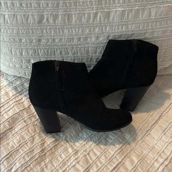 Old Navy Black Ankle Booties - Picture 2 of 4